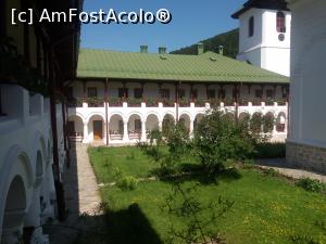 [P07] Chilii manastirea Agapia » foto by vulpe mihaela
 - 
<span class="allrVoted glyphicon glyphicon-heart hidden" id="av864374"></span>
<a class="m-l-10 hidden" id="sv864374" onclick="voting_Foto_DelVot(,864374,4656)" role="button">șterge vot <span class="glyphicon glyphicon-remove"></span></a>
<a id="v9864374" class=" c-red"  onclick="voting_Foto_SetVot(864374)" role="button"><span class="glyphicon glyphicon-heart-empty"></span> <b>LIKE</b> = Votează poza</a> <img class="hidden"  id="f864374W9" src="/imagini/loader.gif" border="0" /><span class="AjErrMes hidden" id="e864374ErM"></span>