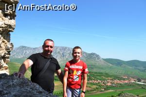 [P26] Eu (stricând peisajul) și pokemonul de AZE mic(în fundal Colțești și Piatra Secuiului) » foto by AZE
 - 
<span class="allrVoted glyphicon glyphicon-heart hidden" id="av962822"></span>
<a class="m-l-10 hidden" id="sv962822" onclick="voting_Foto_DelVot(,962822,4656)" role="button">șterge vot <span class="glyphicon glyphicon-remove"></span></a>
<a id="v9962822" class=" c-red"  onclick="voting_Foto_SetVot(962822)" role="button"><span class="glyphicon glyphicon-heart-empty"></span> <b>LIKE</b> = Votează poza</a> <img class="hidden"  id="f962822W9" src="/imagini/loader.gif" border="0" /><span class="AjErrMes hidden" id="e962822ErM"></span>