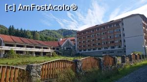 [P53] Ruinele fostului hotel Scorilo din Poiana Mărului, altădată fala zonei.  » foto by Aurici
 - 
<span class="allrVoted glyphicon glyphicon-heart hidden" id="av810601"></span>
<a class="m-l-10 hidden" id="sv810601" onclick="voting_Foto_DelVot(,810601,4656)" role="button">șterge vot <span class="glyphicon glyphicon-remove"></span></a>
<a id="v9810601" class=" c-red"  onclick="voting_Foto_SetVot(810601)" role="button"><span class="glyphicon glyphicon-heart-empty"></span> <b>LIKE</b> = Votează poza</a> <img class="hidden"  id="f810601W9" src="/imagini/loader.gif" border="0" /><span class="AjErrMes hidden" id="e810601ErM"></span>