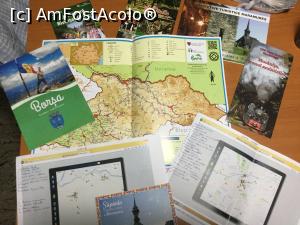 [P01] O parte din materialul folosit, harti si pliante luate la TTR sau harti scoase de mine de pe internet cu marcarea obiectivelor (asta este doar o parte din ce am avut la mine si in fiecare zi imi lasam la indemana ce-mi trebuia in ziua respectiva)  » foto by mishu
 - 
<span class="allrVoted glyphicon glyphicon-heart hidden" id="av889901"></span>
<a class="m-l-10 hidden" id="sv889901" onclick="voting_Foto_DelVot(,889901,4656)" role="button">șterge vot <span class="glyphicon glyphicon-remove"></span></a>
<a id="v9889901" class=" c-red"  onclick="voting_Foto_SetVot(889901)" role="button"><span class="glyphicon glyphicon-heart-empty"></span> <b>LIKE</b> = Votează poza</a> <img class="hidden"  id="f889901W9" src="/imagini/loader.gif" border="0" /><span class="AjErrMes hidden" id="e889901ErM"></span>