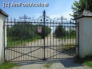 [P42] Filipeștii de Târg - intrarea la domeniul conacului Pană Filipescu » foto by Carmen Ion
 - 
<span class="allrVoted glyphicon glyphicon-heart hidden" id="av1172663"></span>
<a class="m-l-10 hidden" id="sv1172663" onclick="voting_Foto_DelVot(,1172663,4656)" role="button">șterge vot <span class="glyphicon glyphicon-remove"></span></a>
<a id="v91172663" class=" c-red"  onclick="voting_Foto_SetVot(1172663)" role="button"><span class="glyphicon glyphicon-heart-empty"></span> <b>LIKE</b> = Votează poza</a> <img class="hidden"  id="f1172663W9" src="/imagini/loader.gif" border="0" /><span class="AjErrMes hidden" id="e1172663ErM"></span>