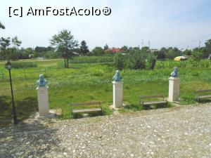 [P49] Conacul Pană Filipescu - busturi de domnitori și membri ai familiilor Cantacuzino și Filipescu » foto by Carmen Ion
 - 
<span class="allrVoted glyphicon glyphicon-heart hidden" id="av1172670"></span>
<a class="m-l-10 hidden" id="sv1172670" onclick="voting_Foto_DelVot(,1172670,4656)" role="button">șterge vot <span class="glyphicon glyphicon-remove"></span></a>
<a id="v91172670" class=" c-red"  onclick="voting_Foto_SetVot(1172670)" role="button"><span class="glyphicon glyphicon-heart-empty"></span> <b>LIKE</b> = Votează poza</a> <img class="hidden"  id="f1172670W9" src="/imagini/loader.gif" border="0" /><span class="AjErrMes hidden" id="e1172670ErM"></span>