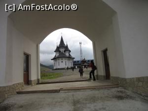 [P06] Manâstirea din pasul Prislop » foto by Michi
 - 
<span class="allrVoted glyphicon glyphicon-heart hidden" id="av999491"></span>
<a class="m-l-10 hidden" id="sv999491" onclick="voting_Foto_DelVot(,999491,4656)" role="button">șterge vot <span class="glyphicon glyphicon-remove"></span></a>
<a id="v9999491" class=" c-red"  onclick="voting_Foto_SetVot(999491)" role="button"><span class="glyphicon glyphicon-heart-empty"></span> <b>LIKE</b> = Votează poza</a> <img class="hidden"  id="f999491W9" src="/imagini/loader.gif" border="0" /><span class="AjErrMes hidden" id="e999491ErM"></span>