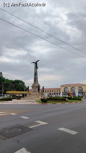 [P19] Piața 1 Decembrie 1918 și gara Ploiești Sud. » foto by tata123 🔱
 - 
<span class="allrVoted glyphicon glyphicon-heart hidden" id="av1374776"></span>
<a class="m-l-10 hidden" id="sv1374776" onclick="voting_Foto_DelVot(,1374776,4656)" role="button">șterge vot <span class="glyphicon glyphicon-remove"></span></a>
<a id="v91374776" class=" c-red"  onclick="voting_Foto_SetVot(1374776)" role="button"><span class="glyphicon glyphicon-heart-empty"></span> <b>LIKE</b> = Votează poza</a> <img class="hidden"  id="f1374776W9" src="/imagini/loader.gif" border="0" /><span class="AjErrMes hidden" id="e1374776ErM"></span>