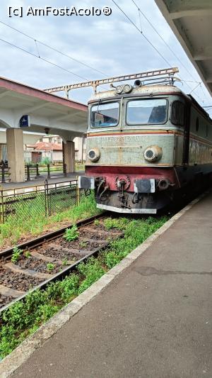 [P22] Trenul CFR-ului sosește în gara Ploiești Sud. » foto by tata123 🔱
 - 
<span class="allrVoted glyphicon glyphicon-heart hidden" id="av1374779"></span>
<a class="m-l-10 hidden" id="sv1374779" onclick="voting_Foto_DelVot(,1374779,4656)" role="button">șterge vot <span class="glyphicon glyphicon-remove"></span></a>
<a id="v91374779" class=" c-red"  onclick="voting_Foto_SetVot(1374779)" role="button"><span class="glyphicon glyphicon-heart-empty"></span> <b>LIKE</b> = Votează poza</a> <img class="hidden"  id="f1374779W9" src="/imagini/loader.gif" border="0" /><span class="AjErrMes hidden" id="e1374779ErM"></span>