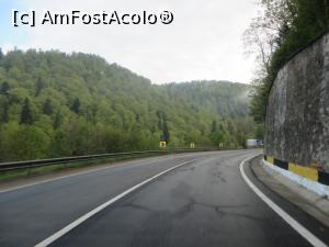 [P09] Peisaj rutier și carosabil umed - către Predeal.  » foto by tata123 🔱
 - 
<span class="allrVoted glyphicon glyphicon-heart hidden" id="av744225"></span>
<a class="m-l-10 hidden" id="sv744225" onclick="voting_Foto_DelVot(,744225,4656)" role="button">șterge vot <span class="glyphicon glyphicon-remove"></span></a>
<a id="v9744225" class=" c-red"  onclick="voting_Foto_SetVot(744225)" role="button"><span class="glyphicon glyphicon-heart-empty"></span> <b>LIKE</b> = Votează poza</a> <img class="hidden"  id="f744225W9" src="/imagini/loader.gif" border="0" /><span class="AjErrMes hidden" id="e744225ErM"></span>
