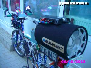 [P12] Bicicleta unui localnic tunata cu laptop si megadifuzor » foto by Dania
 - 
<span class="allrVoted glyphicon glyphicon-heart hidden" id="av515425"></span>
<a class="m-l-10 hidden" id="sv515425" onclick="voting_Foto_DelVot(,515425,4666)" role="button">șterge vot <span class="glyphicon glyphicon-remove"></span></a>
<a id="v9515425" class=" c-red"  onclick="voting_Foto_SetVot(515425)" role="button"><span class="glyphicon glyphicon-heart-empty"></span> <b>LIKE</b> = Votează poza</a> <img class="hidden"  id="f515425W9" src="/imagini/loader.gif" border="0" /><span class="AjErrMes hidden" id="e515425ErM"></span>