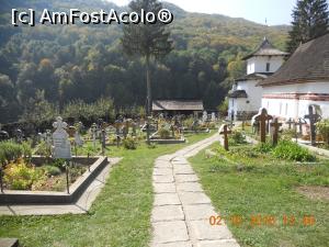 [P12] cimitirul din curtea manastirii » foto by zlatna
 - 
<span class="allrVoted glyphicon glyphicon-heart hidden" id="av797172"></span>
<a class="m-l-10 hidden" id="sv797172" onclick="voting_Foto_DelVot(,797172,4666)" role="button">șterge vot <span class="glyphicon glyphicon-remove"></span></a>
<a id="v9797172" class=" c-red"  onclick="voting_Foto_SetVot(797172)" role="button"><span class="glyphicon glyphicon-heart-empty"></span> <b>LIKE</b> = Votează poza</a> <img class="hidden"  id="f797172W9" src="/imagini/loader.gif" border="0" /><span class="AjErrMes hidden" id="e797172ErM"></span>