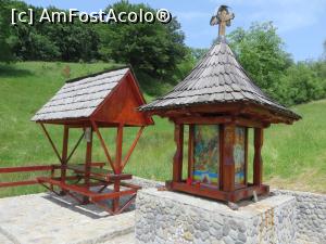 [P19] Izvorul din fața Mănăstirii Tuturor Sfinților - Comanca.  » foto by tata123 🔱
 - 
<span class="allrVoted glyphicon glyphicon-heart hidden" id="av759236"></span>
<a class="m-l-10 hidden" id="sv759236" onclick="voting_Foto_DelVot(,759236,4666)" role="button">șterge vot <span class="glyphicon glyphicon-remove"></span></a>
<a id="v9759236" class=" c-red"  onclick="voting_Foto_SetVot(759236)" role="button"><span class="glyphicon glyphicon-heart-empty"></span> <b>LIKE</b> = Votează poza</a> <img class="hidden"  id="f759236W9" src="/imagini/loader.gif" border="0" /><span class="AjErrMes hidden" id="e759236ErM"></span>