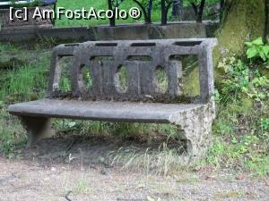 [P10] Bancă veche în Parcul Central - Băile Olănești.  » foto by tata123 🔱
 - 
<span class="allrVoted glyphicon glyphicon-heart hidden" id="av983486"></span>
<a class="m-l-10 hidden" id="sv983486" onclick="voting_Foto_DelVot(,983486,4666)" role="button">șterge vot <span class="glyphicon glyphicon-remove"></span></a>
<a id="v9983486" class=" c-red"  onclick="voting_Foto_SetVot(983486)" role="button"><span class="glyphicon glyphicon-heart-empty"></span> <b>LIKE</b> = Votează poza</a> <img class="hidden"  id="f983486W9" src="/imagini/loader.gif" border="0" /><span class="AjErrMes hidden" id="e983486ErM"></span>