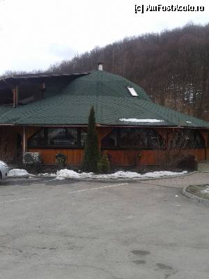 [P03] cladirea restaurantului, in spate se vede pacurea Bogatii » foto by amero
 - 
<span class="allrVoted glyphicon glyphicon-heart hidden" id="av407671"></span>
<a class="m-l-10 hidden" id="sv407671" onclick="voting_Foto_DelVot(,407671,4685)" role="button">șterge vot <span class="glyphicon glyphicon-remove"></span></a>
<a id="v9407671" class=" c-red"  onclick="voting_Foto_SetVot(407671)" role="button"><span class="glyphicon glyphicon-heart-empty"></span> <b>LIKE</b> = Votează poza</a> <img class="hidden"  id="f407671W9" src="/imagini/loader.gif" border="0" /><span class="AjErrMes hidden" id="e407671ErM"></span>