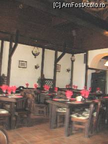 [P04] [Restaurantul 'La Marmote'] - Salonul marmotelor cu pete de culoare. » foto by Michi
 - 
<span class="allrVoted glyphicon glyphicon-heart hidden" id="av101749"></span>
<a class="m-l-10 hidden" id="sv101749" onclick="voting_Foto_DelVot(,101749,4690)" role="button">șterge vot <span class="glyphicon glyphicon-remove"></span></a>
<a id="v9101749" class=" c-red"  onclick="voting_Foto_SetVot(101749)" role="button"><span class="glyphicon glyphicon-heart-empty"></span> <b>LIKE</b> = Votează poza</a> <img class="hidden"  id="f101749W9" src="/imagini/loader.gif" border="0" /><span class="AjErrMes hidden" id="e101749ErM"></span>