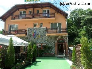 [P09] Hotelul vazut din aleea de intrare, stanga-dreapta terasele » foto by amero
 - 
<span class="allrVoted glyphicon glyphicon-heart hidden" id="av666389"></span>
<a class="m-l-10 hidden" id="sv666389" onclick="voting_Foto_DelVot(,666389,4690)" role="button">șterge vot <span class="glyphicon glyphicon-remove"></span></a>
<a id="v9666389" class=" c-red"  onclick="voting_Foto_SetVot(666389)" role="button"><span class="glyphicon glyphicon-heart-empty"></span> <b>LIKE</b> = Votează poza</a> <img class="hidden"  id="f666389W9" src="/imagini/loader.gif" border="0" /><span class="AjErrMes hidden" id="e666389ErM"></span>