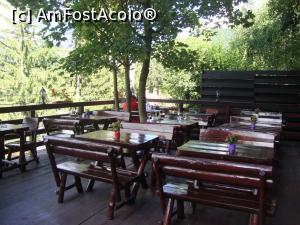 [P08] O parte din terasa exterioară a restaurantului unguresc Alex de la Sinaia.  » foto by Floryn81
 - 
<span class="allrVoted glyphicon glyphicon-heart hidden" id="av776778"></span>
<a class="m-l-10 hidden" id="sv776778" onclick="voting_Foto_DelVot(,776778,4690)" role="button">șterge vot <span class="glyphicon glyphicon-remove"></span></a>
<a id="v9776778" class=" c-red"  onclick="voting_Foto_SetVot(776778)" role="button"><span class="glyphicon glyphicon-heart-empty"></span> <b>LIKE</b> = Votează poza</a> <img class="hidden"  id="f776778W9" src="/imagini/loader.gif" border="0" /><span class="AjErrMes hidden" id="e776778ErM"></span>