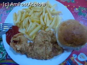 [P18] Șnițel de pui, cartofi pai, ketchup și chiflă - porția juniorului.  » foto by Floryn81
 - 
<span class="allrVoted glyphicon glyphicon-heart hidden" id="av936668"></span>
<a class="m-l-10 hidden" id="sv936668" onclick="voting_Foto_DelVot(,936668,4690)" role="button">șterge vot <span class="glyphicon glyphicon-remove"></span></a>
<a id="v9936668" class=" c-red"  onclick="voting_Foto_SetVot(936668)" role="button"><span class="glyphicon glyphicon-heart-empty"></span> <b>LIKE</b> = Votează poza</a> <img class="hidden"  id="f936668W9" src="/imagini/loader.gif" border="0" /><span class="AjErrMes hidden" id="e936668ErM"></span>
