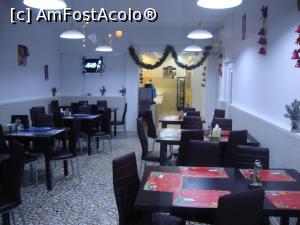 [P22] Restaurantul autoservire Medeea din Sinaia - cam atât de mare este localul (am făcut fotografia seara, puțin după ora 19.00).  » foto by Floryn81
 - 
<span class="allrVoted glyphicon glyphicon-heart hidden" id="av936672"></span>
<a class="m-l-10 hidden" id="sv936672" onclick="voting_Foto_DelVot(,936672,4690)" role="button">șterge vot <span class="glyphicon glyphicon-remove"></span></a>
<a id="v9936672" class=" c-red"  onclick="voting_Foto_SetVot(936672)" role="button"><span class="glyphicon glyphicon-heart-empty"></span> <b>LIKE</b> = Votează poza</a> <img class="hidden"  id="f936672W9" src="/imagini/loader.gif" border="0" /><span class="AjErrMes hidden" id="e936672ErM"></span>