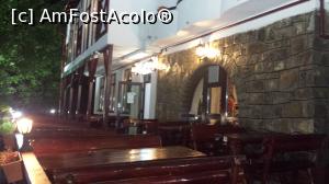 [P02] Terasa exterioara care te intampina la urcarea treptelor catre restaurant.  » foto by iulian68
 - 
<span class="allrVoted glyphicon glyphicon-heart hidden" id="av966743"></span>
<a class="m-l-10 hidden" id="sv966743" onclick="voting_Foto_DelVot(,966743,4690)" role="button">șterge vot <span class="glyphicon glyphicon-remove"></span></a>
<a id="v9966743" class=" c-red"  onclick="voting_Foto_SetVot(966743)" role="button"><span class="glyphicon glyphicon-heart-empty"></span> <b>LIKE</b> = Votează poza</a> <img class="hidden"  id="f966743W9" src="/imagini/loader.gif" border="0" /><span class="AjErrMes hidden" id="e966743ErM"></span>