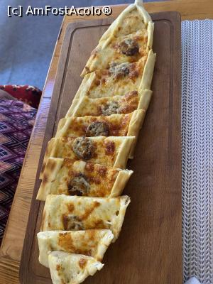 [P06] Restaurantul Green Grill Sinaia. Pide cu ghiudem si cascaval... un deliciu! » foto by Floria
 - 
<span class="allrVoted glyphicon glyphicon-heart hidden" id="av1287902"></span>
<a class="m-l-10 hidden" id="sv1287902" onclick="voting_Foto_DelVot(,1287902,4690)" role="button">șterge vot <span class="glyphicon glyphicon-remove"></span></a>
<a id="v91287902" class=" c-red"  onclick="voting_Foto_SetVot(1287902)" role="button"><span class="glyphicon glyphicon-heart-empty"></span> <b>LIKE</b> = Votează poza</a> <img class="hidden"  id="f1287902W9" src="/imagini/loader.gif" border="0" /><span class="AjErrMes hidden" id="e1287902ErM"></span>