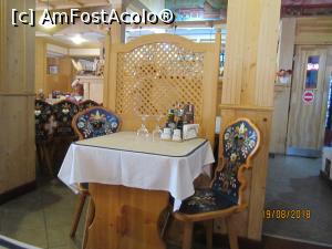 [P15] Detaliu restaurant, interior.  » foto by Storia
 - 
<span class="allrVoted glyphicon glyphicon-heart hidden" id="av1002336"></span>
<a class="m-l-10 hidden" id="sv1002336" onclick="voting_Foto_DelVot(,1002336,4690)" role="button">șterge vot <span class="glyphicon glyphicon-remove"></span></a>
<a id="v91002336" class=" c-red"  onclick="voting_Foto_SetVot(1002336)" role="button"><span class="glyphicon glyphicon-heart-empty"></span> <b>LIKE</b> = Votează poza</a> <img class="hidden"  id="f1002336W9" src="/imagini/loader.gif" border="0" /><span class="AjErrMes hidden" id="e1002336ErM"></span>