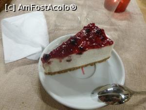 [P40] 40. Cheesecake, foarte bun, la „Bucegi”. » foto by doinafil
 - 
<span class="allrVoted glyphicon glyphicon-heart hidden" id="av1275873"></span>
<a class="m-l-10 hidden" id="sv1275873" onclick="voting_Foto_DelVot(,1275873,4690)" role="button">șterge vot <span class="glyphicon glyphicon-remove"></span></a>
<a id="v91275873" class=" c-red"  onclick="voting_Foto_SetVot(1275873)" role="button"><span class="glyphicon glyphicon-heart-empty"></span> <b>LIKE</b> = Votează poza</a> <img class="hidden"  id="f1275873W9" src="/imagini/loader.gif" border="0" /><span class="AjErrMes hidden" id="e1275873ErM"></span>