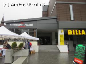[P01] Intrarea în restaurant. În faţa lui sunt tarabe cu mărţişoare.  » foto by Michi
 - 
<span class="allrVoted glyphicon glyphicon-heart hidden" id="av719291"></span>
<a class="m-l-10 hidden" id="sv719291" onclick="voting_Foto_DelVot(,719291,4690)" role="button">șterge vot <span class="glyphicon glyphicon-remove"></span></a>
<a id="v9719291" class=" c-red"  onclick="voting_Foto_SetVot(719291)" role="button"><span class="glyphicon glyphicon-heart-empty"></span> <b>LIKE</b> = Votează poza</a> <img class="hidden"  id="f719291W9" src="/imagini/loader.gif" border="0" /><span class="AjErrMes hidden" id="e719291ErM"></span>