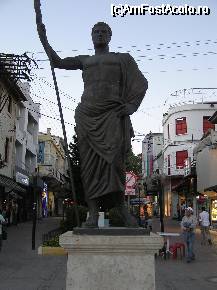 [P01] Statuia lui Attalos al II-lea din centrul orasului » foto by pepsi70ro
 - 
<span class="allrVoted glyphicon glyphicon-heart hidden" id="av45091"></span>
<a class="m-l-10 hidden" id="sv45091" onclick="voting_Foto_DelVot(,45091,4692)" role="button">șterge vot <span class="glyphicon glyphicon-remove"></span></a>
<a id="v945091" class=" c-red"  onclick="voting_Foto_SetVot(45091)" role="button"><span class="glyphicon glyphicon-heart-empty"></span> <b>LIKE</b> = Votează poza</a> <img class="hidden"  id="f45091W9" src="/imagini/loader.gif" border="0" /><span class="AjErrMes hidden" id="e45091ErM"></span>