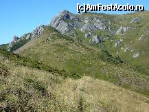 [P13] Spre Saua Tigailor (in stanga, inaintea muntelui din fata, unde se poate vedea poteca ce urca spre varf) » foto by Claudiu U.
 - 
<span class="allrVoted glyphicon glyphicon-heart hidden" id="av261924"></span>
<a class="m-l-10 hidden" id="sv261924" onclick="voting_Foto_DelVot(,261924,4696)" role="button">șterge vot <span class="glyphicon glyphicon-remove"></span></a>
<a id="v9261924" class=" c-red"  onclick="voting_Foto_SetVot(261924)" role="button"><span class="glyphicon glyphicon-heart-empty"></span> <b>LIKE</b> = Votează poza</a> <img class="hidden"  id="f261924W9" src="/imagini/loader.gif" border="0" /><span class="AjErrMes hidden" id="e261924ErM"></span>