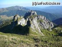 [P21] Tigaile, vazute de pe varful Ciucas. In fundal se observa cabana, muntele Rosu si culmea Gropsoarele-Zaganu » foto by Claudiu U.
 - 
<span class="allrVoted glyphicon glyphicon-heart hidden" id="av261932"></span>
<a class="m-l-10 hidden" id="sv261932" onclick="voting_Foto_DelVot(,261932,4696)" role="button">șterge vot <span class="glyphicon glyphicon-remove"></span></a>
<a id="v9261932" class=" c-red"  onclick="voting_Foto_SetVot(261932)" role="button"><span class="glyphicon glyphicon-heart-empty"></span> <b>LIKE</b> = Votează poza</a> <img class="hidden"  id="f261932W9" src="/imagini/loader.gif" border="0" /><span class="AjErrMes hidden" id="e261932ErM"></span>