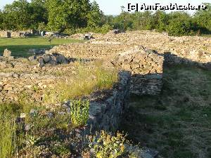 [P07] trecem peste zidurile cetatii din zona neamenajata in cea vizitabila si amenajata » foto by Dan&Ema
 - 
<span class="allrVoted glyphicon glyphicon-heart hidden" id="av626505"></span>
<a class="m-l-10 hidden" id="sv626505" onclick="voting_Foto_DelVot(,626505,4700)" role="button">șterge vot <span class="glyphicon glyphicon-remove"></span></a>
<a id="v9626505" class=" c-red"  onclick="voting_Foto_SetVot(626505)" role="button"><span class="glyphicon glyphicon-heart-empty"></span> <b>LIKE</b> = Votează poza</a> <img class="hidden"  id="f626505W9" src="/imagini/loader.gif" border="0" /><span class="AjErrMes hidden" id="e626505ErM"></span>
