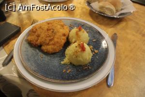 [P13] Craiova, Restaurantul Minerva, Șnițel de pui și Piure de cartofi » foto by mprofeanu
 - 
<span class="allrVoted glyphicon glyphicon-heart hidden" id="av1407522"></span>
<a class="m-l-10 hidden" id="sv1407522" onclick="voting_Foto_DelVot(,1407522,4701)" role="button">șterge vot <span class="glyphicon glyphicon-remove"></span></a>
<a id="v91407522" class=" c-red"  onclick="voting_Foto_SetVot(1407522)" role="button"><span class="glyphicon glyphicon-heart-empty"></span> <b>LIKE</b> = Votează poza</a> <img class="hidden"  id="f1407522W9" src="/imagini/loader.gif" border="0" /><span class="AjErrMes hidden" id="e1407522ErM"></span>