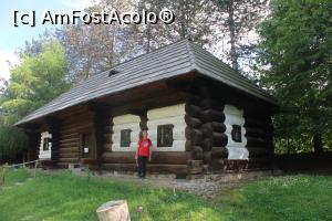 [P25] Suceava, Muzeul Satului Bocovinean, Casa Ostra foarte mare și interesant lucrată, cu bârne semirotunde și "cuietori" la colțuri la fel » foto by mprofeanu
 - 
<span class="allrVoted glyphicon glyphicon-heart hidden" id="av1324064"></span>
<a class="m-l-10 hidden" id="sv1324064" onclick="voting_Foto_DelVot(,1324064,4721)" role="button">șterge vot <span class="glyphicon glyphicon-remove"></span></a>
<a id="v91324064" class=" c-red"  onclick="voting_Foto_SetVot(1324064)" role="button"><span class="glyphicon glyphicon-heart-empty"></span> <b>LIKE</b> = Votează poza</a> <img class="hidden"  id="f1324064W9" src="/imagini/loader.gif" border="0" /><span class="AjErrMes hidden" id="e1324064ErM"></span>