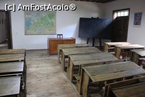 [P28] Suceava, Muzeul Satului Bocovinean, Școala Securiceni, Sală de clasă » foto by mprofeanu
 - 
<span class="allrVoted glyphicon glyphicon-heart hidden" id="av1324067"></span>
<a class="m-l-10 hidden" id="sv1324067" onclick="voting_Foto_DelVot(,1324067,4721)" role="button">șterge vot <span class="glyphicon glyphicon-remove"></span></a>
<a id="v91324067" class=" c-red"  onclick="voting_Foto_SetVot(1324067)" role="button"><span class="glyphicon glyphicon-heart-empty"></span> <b>LIKE</b> = Votează poza</a> <img class="hidden"  id="f1324067W9" src="/imagini/loader.gif" border="0" /><span class="AjErrMes hidden" id="e1324067ErM"></span>