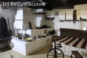 [P33] Suceava, Muzeul Satului Bocovinean, Casa Dorna Candreni, interior » foto by mprofeanu
 - 
<span class="allrVoted glyphicon glyphicon-heart hidden" id="av1324072"></span>
<a class="m-l-10 hidden" id="sv1324072" onclick="voting_Foto_DelVot(,1324072,4721)" role="button">șterge vot <span class="glyphicon glyphicon-remove"></span></a>
<a id="v91324072" class=" c-red"  onclick="voting_Foto_SetVot(1324072)" role="button"><span class="glyphicon glyphicon-heart-empty"></span> <b>LIKE</b> = Votează poza</a> <img class="hidden"  id="f1324072W9" src="/imagini/loader.gif" border="0" /><span class="AjErrMes hidden" id="e1324072ErM"></span>