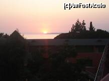 [P08] Apus vazut din balcon. Desi aveam vedere la piscina, vedeam si putin din mare. » foto by Simonaaa*
 - 
<span class="allrVoted glyphicon glyphicon-heart hidden" id="av237593"></span>
<a class="m-l-10 hidden" id="sv237593" onclick="voting_Foto_DelVot(,237593,4724)" role="button">șterge vot <span class="glyphicon glyphicon-remove"></span></a>
<a id="v9237593" class=" c-red"  onclick="voting_Foto_SetVot(237593)" role="button"><span class="glyphicon glyphicon-heart-empty"></span> <b>LIKE</b> = Votează poza</a> <img class="hidden"  id="f237593W9" src="/imagini/loader.gif" border="0" /><span class="AjErrMes hidden" id="e237593ErM"></span>