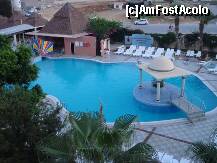 [P09] Piscina principala si barul. Vedere din balcon. » foto by Simonaaa*
 - 
<span class="allrVoted glyphicon glyphicon-heart hidden" id="av237594"></span>
<a class="m-l-10 hidden" id="sv237594" onclick="voting_Foto_DelVot(,237594,4724)" role="button">șterge vot <span class="glyphicon glyphicon-remove"></span></a>
<a id="v9237594" class=" c-red"  onclick="voting_Foto_SetVot(237594)" role="button"><span class="glyphicon glyphicon-heart-empty"></span> <b>LIKE</b> = Votează poza</a> <img class="hidden"  id="f237594W9" src="/imagini/loader.gif" border="0" /><span class="AjErrMes hidden" id="e237594ErM"></span>