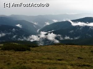 [P17] Vedere de sus, din golul alpin.  » foto by Mika
 - 
<span class="allrVoted glyphicon glyphicon-heart hidden" id="av1116345"></span>
<a class="m-l-10 hidden" id="sv1116345" onclick="voting_Foto_DelVot(,1116345,4725)" role="button">șterge vot <span class="glyphicon glyphicon-remove"></span></a>
<a id="v91116345" class=" c-red"  onclick="voting_Foto_SetVot(1116345)" role="button"><span class="glyphicon glyphicon-heart-empty"></span> <b>LIKE</b> = Votează poza</a> <img class="hidden"  id="f1116345W9" src="/imagini/loader.gif" border="0" /><span class="AjErrMes hidden" id="e1116345ErM"></span>