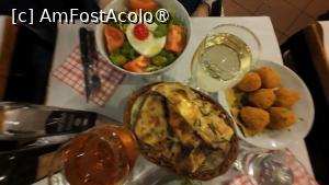 [P67] da Otello - salata, focaccia, mozzarella pane » foto by Dragoș_MD
 - 
<span class="allrVoted glyphicon glyphicon-heart hidden" id="av1473308"></span>
<a class="m-l-10 hidden" id="sv1473308" onclick="voting_Foto_DelVot(,1473308,4732)" role="button">șterge vot <span class="glyphicon glyphicon-remove"></span></a>
<a id="v91473308" class=" c-red"  onclick="voting_Foto_SetVot(1473308)" role="button"><span class="glyphicon glyphicon-heart-empty"></span> <b>LIKE</b> = Votează poza</a> <img class="hidden"  id="f1473308W9" src="/imagini/loader.gif" border="0" /><span class="AjErrMes hidden" id="e1473308ErM"></span>