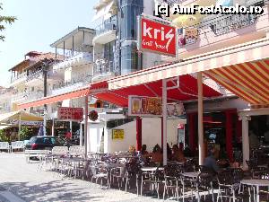 [P18] Kris Grill House - terasa fast food - giros 2,5 euro la pita, 6 la farfurie, club sandwich 4 euro. Mancarea costa intre 10 si 15 euro pentru 2 persoane.  » foto by alex16ss
 - 
<span class="allrVoted glyphicon glyphicon-heart hidden" id="av354383"></span>
<a class="m-l-10 hidden" id="sv354383" onclick="voting_Foto_DelVot(,354383,4735)" role="button">șterge vot <span class="glyphicon glyphicon-remove"></span></a>
<a id="v9354383" class=" c-red"  onclick="voting_Foto_SetVot(354383)" role="button"><span class="glyphicon glyphicon-heart-empty"></span> <b>LIKE</b> = Votează poza</a> <img class="hidden"  id="f354383W9" src="/imagini/loader.gif" border="0" /><span class="AjErrMes hidden" id="e354383ErM"></span>