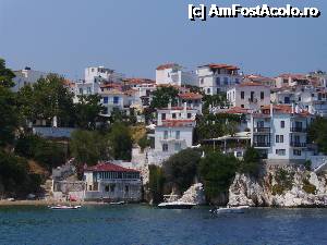[P08] Mini vedere panoramica oras Skiathos - se poate vedea si mini plaja disponibila.  » foto by alex16ss
 - 
<span class="allrVoted glyphicon glyphicon-heart hidden" id="av354373"></span>
<a class="m-l-10 hidden" id="sv354373" onclick="voting_Foto_DelVot(,354373,4735)" role="button">șterge vot <span class="glyphicon glyphicon-remove"></span></a>
<a id="v9354373" class=" c-red"  onclick="voting_Foto_SetVot(354373)" role="button"><span class="glyphicon glyphicon-heart-empty"></span> <b>LIKE</b> = Votează poza</a> <img class="hidden"  id="f354373W9" src="/imagini/loader.gif" border="0" /><span class="AjErrMes hidden" id="e354373ErM"></span>