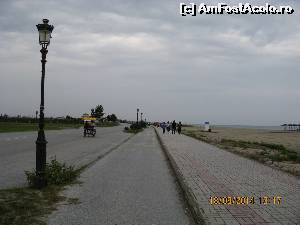 [P02] Faleza, direcția spre Paralia, la dreapta se află marea » foto by user.im
 - 
<span class="allrVoted glyphicon glyphicon-heart hidden" id="av561630"></span>
<a class="m-l-10 hidden" id="sv561630" onclick="voting_Foto_DelVot(,561630,4735)" role="button">șterge vot <span class="glyphicon glyphicon-remove"></span></a>
<a id="v9561630" class=" c-red"  onclick="voting_Foto_SetVot(561630)" role="button"><span class="glyphicon glyphicon-heart-empty"></span> <b>LIKE</b> = Votează poza</a> <img class="hidden"  id="f561630W9" src="/imagini/loader.gif" border="0" /><span class="AjErrMes hidden" id="e561630ErM"></span>