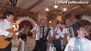 [P12] lautarii - imagine din restaurantul rustic - cel de pe lac » foto by silvia tudoran
 - 
<span class="allrVoted glyphicon glyphicon-heart hidden" id="av623109"></span>
<a class="m-l-10 hidden" id="sv623109" onclick="voting_Foto_DelVot(,623109,4741)" role="button">șterge vot <span class="glyphicon glyphicon-remove"></span></a>
<a id="v9623109" class=" c-red"  onclick="voting_Foto_SetVot(623109)" role="button"><span class="glyphicon glyphicon-heart-empty"></span> <b>LIKE</b> = Votează poza</a> <img class="hidden"  id="f623109W9" src="/imagini/loader.gif" border="0" /><span class="AjErrMes hidden" id="e623109ErM"></span>