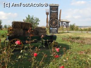 [P01] Hanu Ancuței - În fața hanului, o invitație pentru drumeți.  » foto by iulianic
 - 
<span class="allrVoted glyphicon glyphicon-heart hidden" id="av1011585"></span>
<a class="m-l-10 hidden" id="sv1011585" onclick="voting_Foto_DelVot(,1011585,4745)" role="button">șterge vot <span class="glyphicon glyphicon-remove"></span></a>
<a id="v91011585" class=" c-red"  onclick="voting_Foto_SetVot(1011585)" role="button"><span class="glyphicon glyphicon-heart-empty"></span> <b>LIKE</b> = Votează poza</a> <img class="hidden"  id="f1011585W9" src="/imagini/loader.gif" border="0" /><span class="AjErrMes hidden" id="e1011585ErM"></span>