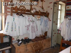 [P08] Hanu Ancuței - Ii și tot felul de suveniruri în micul magazin.  » foto by iulianic
 - 
<span class="allrVoted glyphicon glyphicon-heart hidden" id="av1011592"></span>
<a class="m-l-10 hidden" id="sv1011592" onclick="voting_Foto_DelVot(,1011592,4745)" role="button">șterge vot <span class="glyphicon glyphicon-remove"></span></a>
<a id="v91011592" class=" c-red"  onclick="voting_Foto_SetVot(1011592)" role="button"><span class="glyphicon glyphicon-heart-empty"></span> <b>LIKE</b> = Votează poza</a> <img class="hidden"  id="f1011592W9" src="/imagini/loader.gif" border="0" /><span class="AjErrMes hidden" id="e1011592ErM"></span>