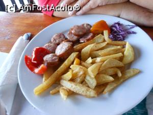 [P18] Hanul Răzeșilor - Cârnăciori afumați cu garnitură de cartofi prăjiți.  » foto by iulianic
 - 
<span class="allrVoted glyphicon glyphicon-heart hidden" id="av1013160"></span>
<a class="m-l-10 hidden" id="sv1013160" onclick="voting_Foto_DelVot(,1013160,4745)" role="button">șterge vot <span class="glyphicon glyphicon-remove"></span></a>
<a id="v91013160" class=" c-red"  onclick="voting_Foto_SetVot(1013160)" role="button"><span class="glyphicon glyphicon-heart-empty"></span> <b>LIKE</b> = Votează poza</a> <img class="hidden"  id="f1013160W9" src="/imagini/loader.gif" border="0" /><span class="AjErrMes hidden" id="e1013160ErM"></span>
