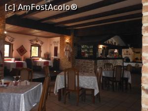 [P28] Hanul Răzeșilor - Interior.  » foto by iulianic
 - 
<span class="allrVoted glyphicon glyphicon-heart hidden" id="av1013170"></span>
<a class="m-l-10 hidden" id="sv1013170" onclick="voting_Foto_DelVot(,1013170,4745)" role="button">șterge vot <span class="glyphicon glyphicon-remove"></span></a>
<a id="v91013170" class=" c-red"  onclick="voting_Foto_SetVot(1013170)" role="button"><span class="glyphicon glyphicon-heart-empty"></span> <b>LIKE</b> = Votează poza</a> <img class="hidden"  id="f1013170W9" src="/imagini/loader.gif" border="0" /><span class="AjErrMes hidden" id="e1013170ErM"></span>