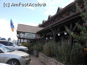 [P03] Hanul Răzeșilor - În fața terasei, o parcare mare.  » foto by iulianic
 - 
<span class="allrVoted glyphicon glyphicon-heart hidden" id="av1013128"></span>
<a class="m-l-10 hidden" id="sv1013128" onclick="voting_Foto_DelVot(,1013128,4745)" role="button">șterge vot <span class="glyphicon glyphicon-remove"></span></a>
<a id="v91013128" class=" c-red"  onclick="voting_Foto_SetVot(1013128)" role="button"><span class="glyphicon glyphicon-heart-empty"></span> <b>LIKE</b> = Votează poza</a> <img class="hidden"  id="f1013128W9" src="/imagini/loader.gif" border="0" /><span class="AjErrMes hidden" id="e1013128ErM"></span>