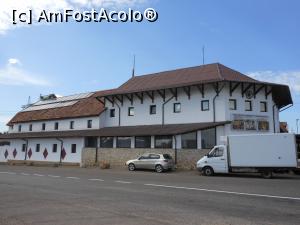 [P04] Hanul Răzeșilor - Vedere spre șoseaua care duce la Piatra Neamț.  » foto by iulianic
 - 
<span class="allrVoted glyphicon glyphicon-heart hidden" id="av1013131"></span>
<a class="m-l-10 hidden" id="sv1013131" onclick="voting_Foto_DelVot(,1013131,4745)" role="button">șterge vot <span class="glyphicon glyphicon-remove"></span></a>
<a id="v91013131" class=" c-red"  onclick="voting_Foto_SetVot(1013131)" role="button"><span class="glyphicon glyphicon-heart-empty"></span> <b>LIKE</b> = Votează poza</a> <img class="hidden"  id="f1013131W9" src="/imagini/loader.gif" border="0" /><span class="AjErrMes hidden" id="e1013131ErM"></span>