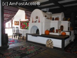 [P08] Hanul Răzeșilor - Interior. Soba cu cuptor.  » foto by iulianic
 - 
<span class="allrVoted glyphicon glyphicon-heart hidden" id="av1013140"></span>
<a class="m-l-10 hidden" id="sv1013140" onclick="voting_Foto_DelVot(,1013140,4745)" role="button">șterge vot <span class="glyphicon glyphicon-remove"></span></a>
<a id="v91013140" class=" c-red"  onclick="voting_Foto_SetVot(1013140)" role="button"><span class="glyphicon glyphicon-heart-empty"></span> <b>LIKE</b> = Votează poza</a> <img class="hidden"  id="f1013140W9" src="/imagini/loader.gif" border="0" /><span class="AjErrMes hidden" id="e1013140ErM"></span>
