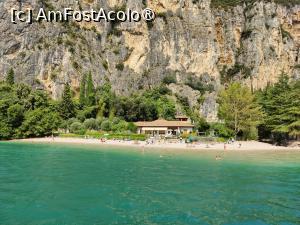 [P32] Navigând pe lacul Garda; o plajă » foto by crismis
 - 
<span class="allrVoted glyphicon glyphicon-heart hidden" id="av1514921"></span>
<a class="m-l-10 hidden" id="sv1514921" onclick="voting_Foto_DelVot(,1514921,4749)" role="button">șterge vot <span class="glyphicon glyphicon-remove"></span></a>
<a id="v91514921" class=" c-red"  onclick="voting_Foto_SetVot(1514921)" role="button"><span class="glyphicon glyphicon-heart-empty"></span> <b>LIKE</b> = Votează poza</a> <img class="hidden"  id="f1514921W9" src="/imagini/loader.gif" border="0" /><span class="AjErrMes hidden" id="e1514921ErM"></span>