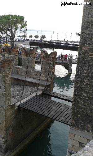 [P52] Castelul din Sirmione - Vedere din turn » foto by Aurici
 - 
<span class="allrVoted glyphicon glyphicon-heart hidden" id="av673587"></span>
<a class="m-l-10 hidden" id="sv673587" onclick="voting_Foto_DelVot(,673587,4749)" role="button">șterge vot <span class="glyphicon glyphicon-remove"></span></a>
<a id="v9673587" class=" c-red"  onclick="voting_Foto_SetVot(673587)" role="button"><span class="glyphicon glyphicon-heart-empty"></span> <b>LIKE</b> = Votează poza</a> <img class="hidden"  id="f673587W9" src="/imagini/loader.gif" border="0" /><span class="AjErrMes hidden" id="e673587ErM"></span>